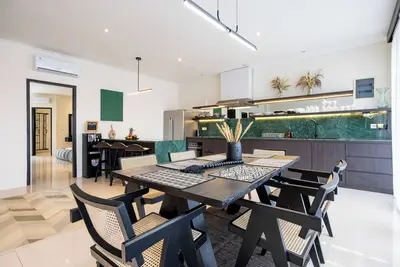 Image de Damai Suite - Spacious 3Br modern apt- central Berawa, Canggu