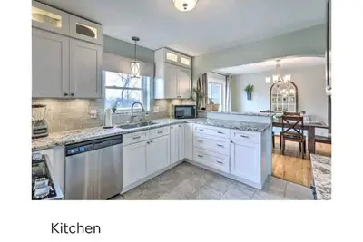 Cozy Cottage w\/ Hot Tub! Conveniently located, near restaurants & attractions