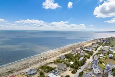Image de Pets Friendly, Waterfront, Large backyard, Bonfire with grill, outside shower