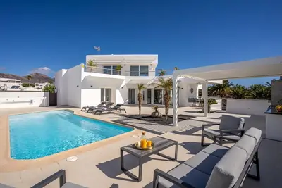 Image de Calero Sails | Experience the pinnacle of luxury living in this 4-bed villa