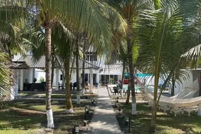 Image de Kozy beach front house 20 min from the airport, private pool