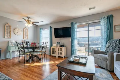 Image de 1br Walk-In ~ Jetted Tub ~ Near The Strip ~ Free Tickets Included! (Fc12-3)