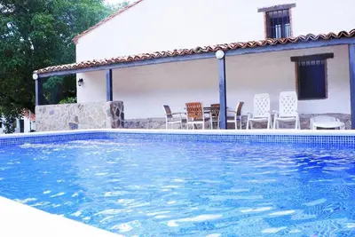 Image de Appartement 'Majada La Carrasca' avec vue sur les montagnes, piscine privée et climatisation
