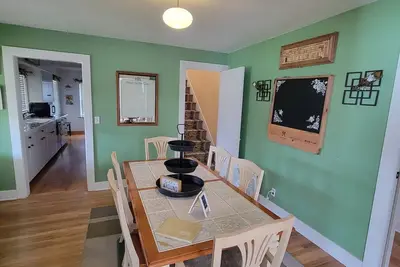 Image de Beautiful, Historic 4 Bedroom, 2 Bath Home~Centrally Located~Pet-Friendly