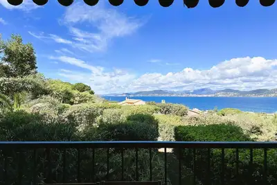 Image de Studio cabine climatisé, vue mer, pour 4 personnes avec piscine sur la presqu'île de Giens à. . .