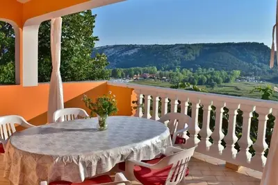 Image de Appartement de deux chambres avec le balcon et la vue sur le mer Lopar, Rab (A-22583-d)