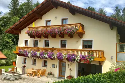 Image de Appartement 'Haus Peschl Fewo 1' avec terrasse partagée, jardin partagé et Wi-Fi