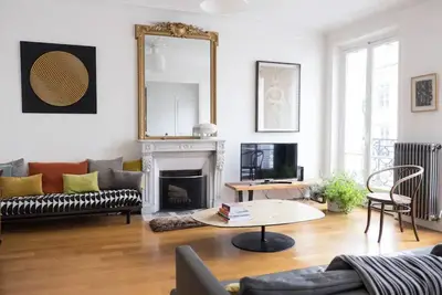Image de Beautiful sunny flat in the center of Paris! \nNear public metro transport hub