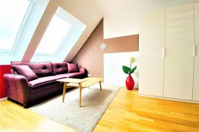 Image de Bright Duplex Danube Canal