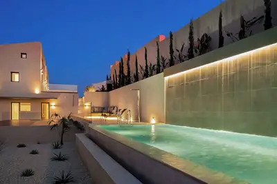 Image de Luxurious and modern villa with unique features in a panoramic location