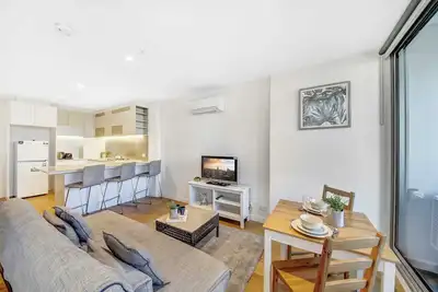 Image de A Cozy Pet-friendly 2br Near Southern Cross, Views