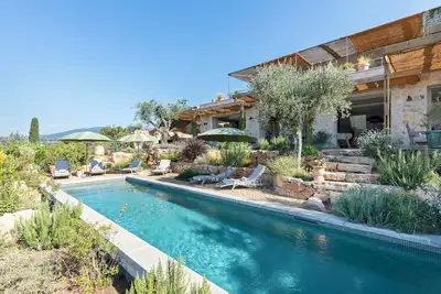 Image de Villa en pierre, piscine, gym, sauna, pétanque, à pied du village.