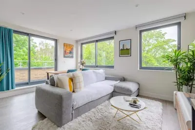 Image de Modern & Bright | 2 Bed | Pvt Balcony | Islington