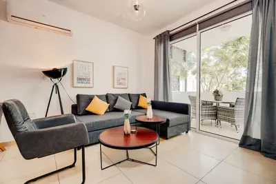 SunnyVillas: 2br Mythical Apt*Swimming Pool*Ak04