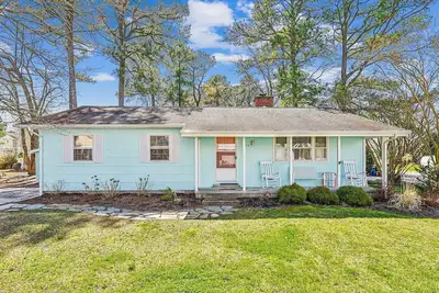 Image de Activities included up to $300 Free Per Week! ! New Listing 2024! Walk to the Beach! Family friendly comfy & cozy Bethany Beach vacation home with all the cottage charm imaginable!