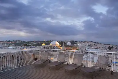 Image de Old City Luxury Duplex with Rooftop by FeelHome