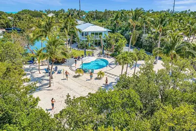 Image de Peninsula Villa | Boat Dock | Heated Pool | Sunset Point