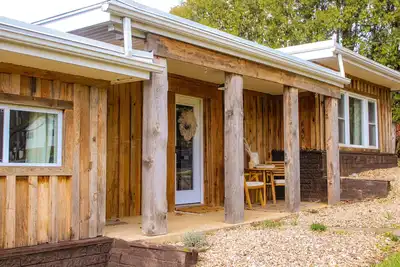 Image de Friendly City Stay! Hot Tub, New Listing!