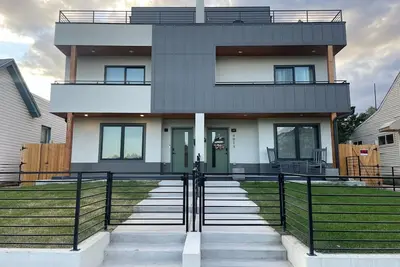 Image de Family-sized townhouse with beautiful view of the city!