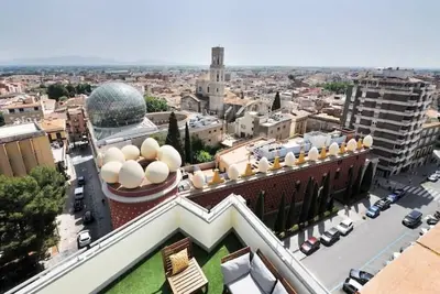Image de Penthouse avec Terrasse Privée en Face du Musée Dalí!
