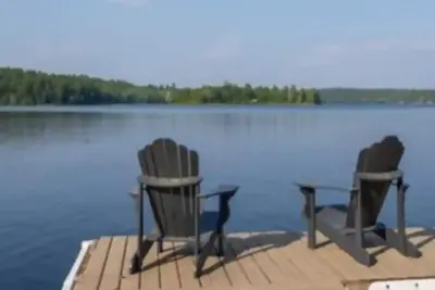 Image de Modern 2 bedroom Cottage on the French River. \n\n