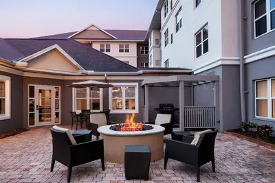 Image de Pet-Friendly Tampa Escape: Comfortable Suites with Kitchen & Pool