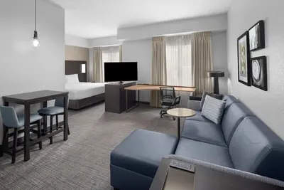 Image de Tampa Bay Comfort: Spacious Suites with Free Hot Breakfast | 2 Units