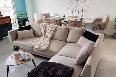 Image de Appartement de charme haut de gamme avec sa décoration contemporaine