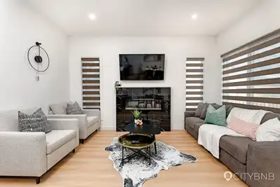 Image de Millwoods - Sleeps 8 - Near Grey Nuns Hospital