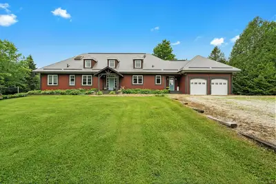 Image de Four Season Retreat on private lake, sleeps 10+ people, skier & hiker's delight