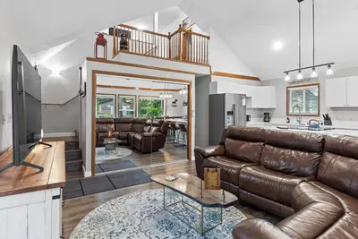 Image de Rainier Cabin-Sauna-Fenced-Ev-WiFi-Hot Tub