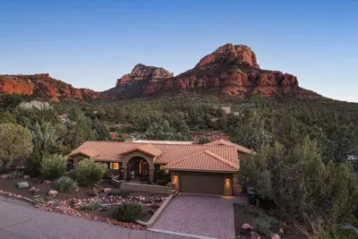 Image de Close to town, Huge Spa/Sauna/Game Rm/Free Pets!