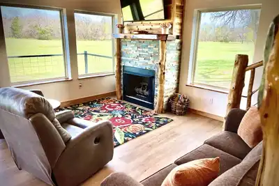Image de Isolated Ranch Cabin located just 1/2 mile off of highway 287 in Sunset, Texas.