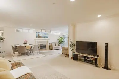 Image de Comfy Home in Heart of Vancouver--Easy Access to Everything