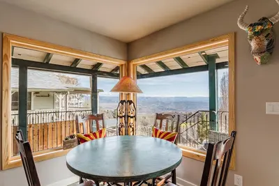 Image de Mrs. Garcia's Bungalow W/ Captivating Views