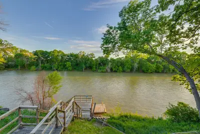 Image de Rustic River Cabin w/ Dock + Covered Deck!