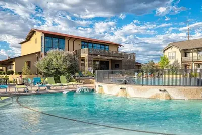 Image de Resort Living - Desert Oasis (Large Group)