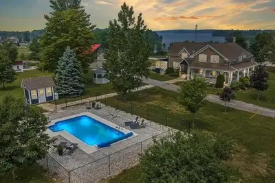 Image de The Sheldon Manor & Vineyard\n\n