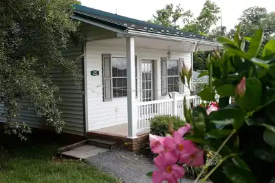Image de Magnolia Cottage - By the Side Of the Road Inn and Cottages