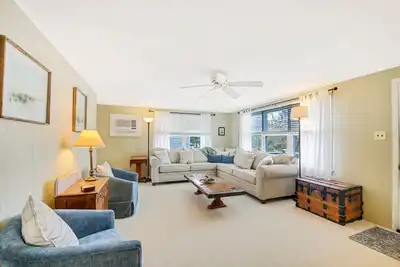 Image de Barnegat Light Easy walk to guarded ocean and bay beaches- 1st floor duplex