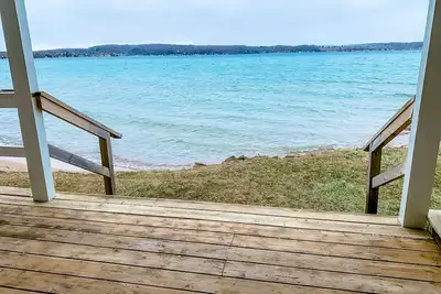 Image de Ultimate Lakefront Getaway: Hot Tub/Boat Dock/& Game Room!