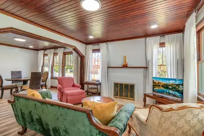 Image de Historic Pet-Friendly Bungalow
