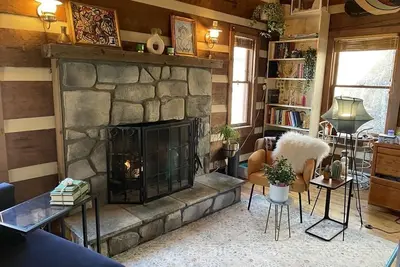 Image de Cozy Shenandoah Cabin Mountian Escape w/  Private Hottub, Loft, & Fireplace