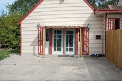 Spacious 3 bedroom home. Cajun Capital of Texas! Experience great fishing.