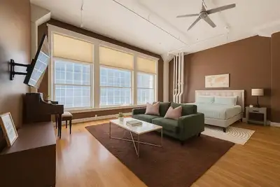 Jazzy Downtown Studio w/ Piano!