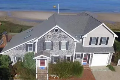 Image de ''Gulls Way'' - Beachfront and Oceanfront Custom Home on Private Beach