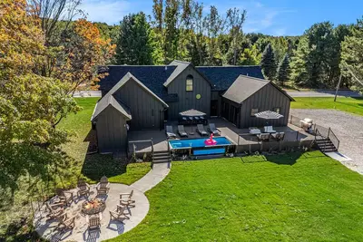 Image de Heated Pool. Luxe Str/game room/fire pit/privacy