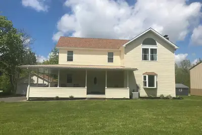 Image de Large Country home near Lake Erie, fishing, beaches, skiing, golf &  more.