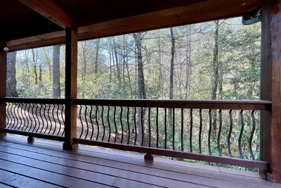 Image de Beautiful cabin 5 bed 3 bath w/ hot tub #17
