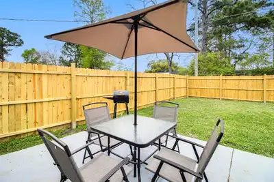Image de Inviting Savannah Home w/ Yard: 3 Mi to Downtown!